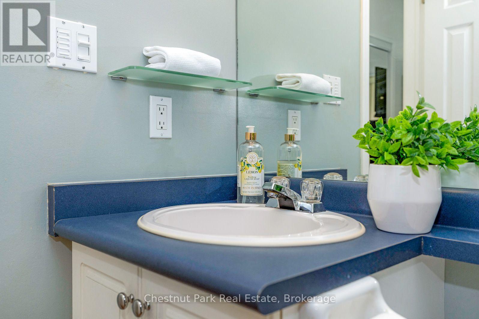 678 Johnston Park Avenue, Collingwood photo 13