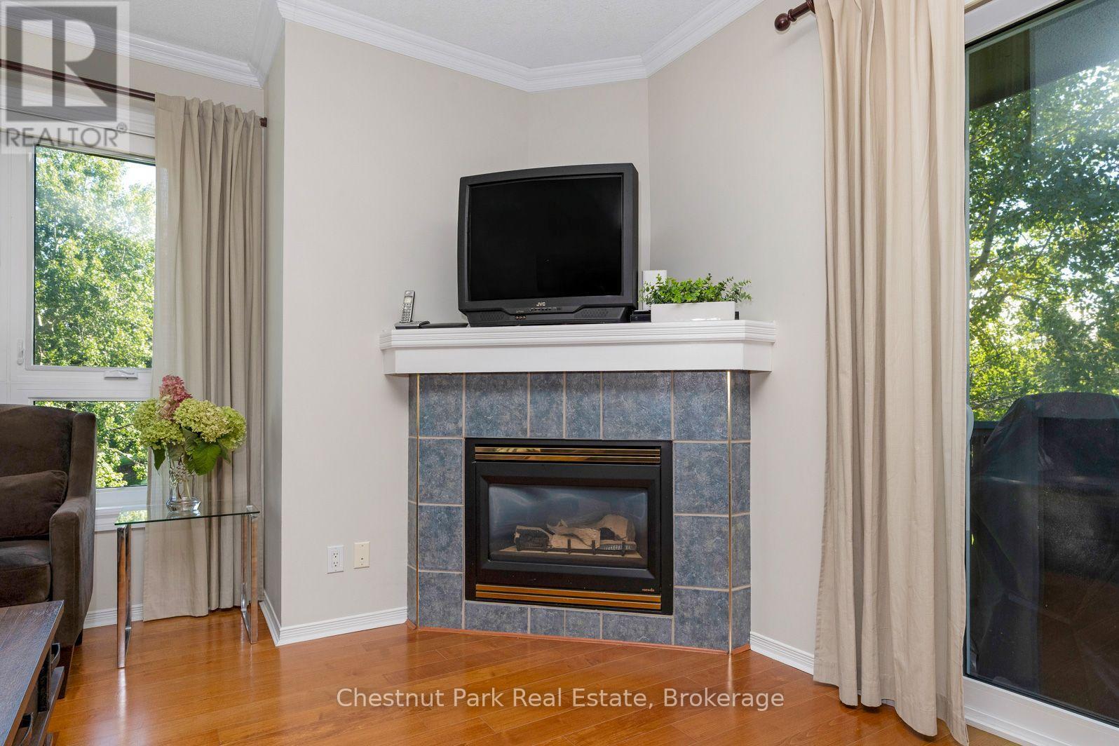 678 Johnston Park Avenue, Collingwood photo 26
