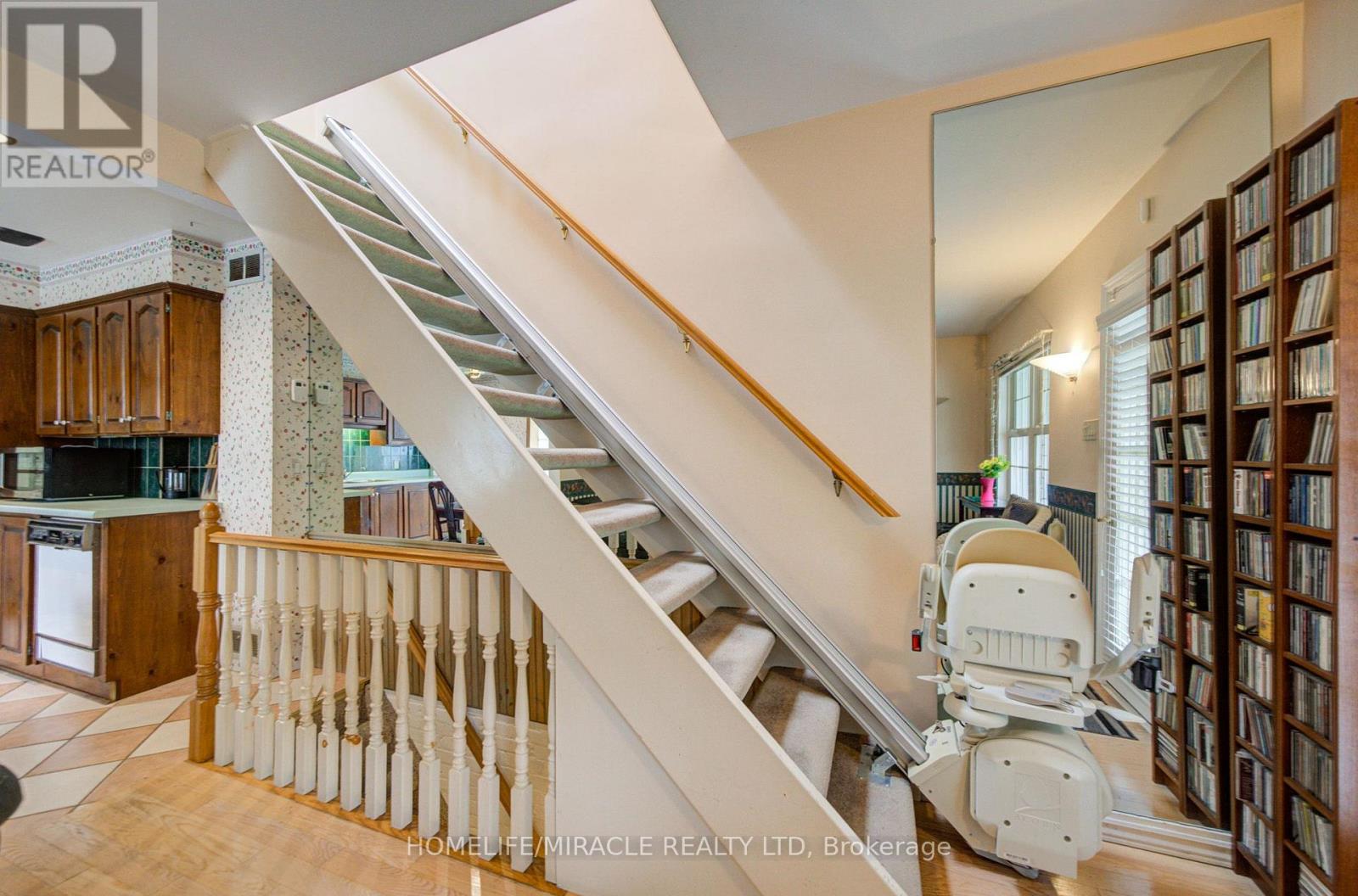 36 Valhalla Boulevard, Toronto, ON photo 10