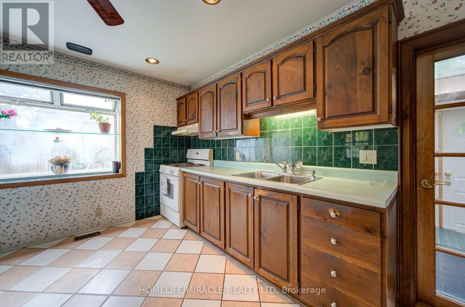 36 Valhalla Boulevard, Toronto, ON photo 21