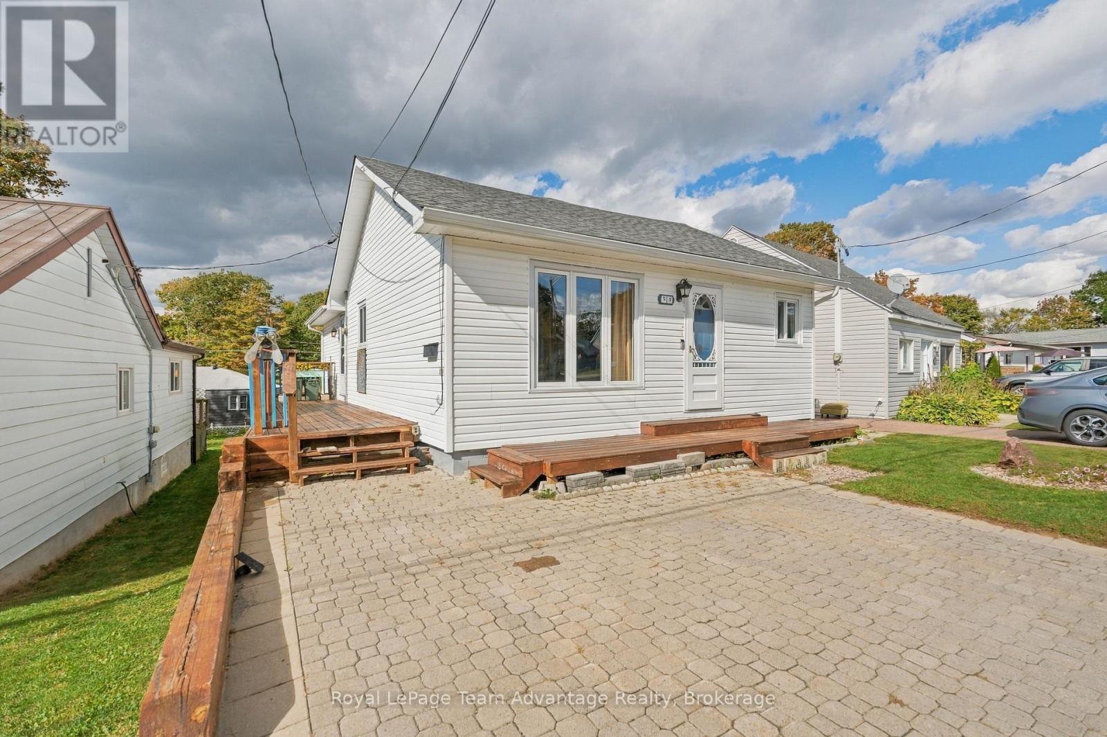 55 HIGHLAND CRESCENT - 1
