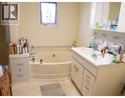 Kitchen - 1160 Meadow Lane, Kamloops, BC V2B5N5 Photo 14