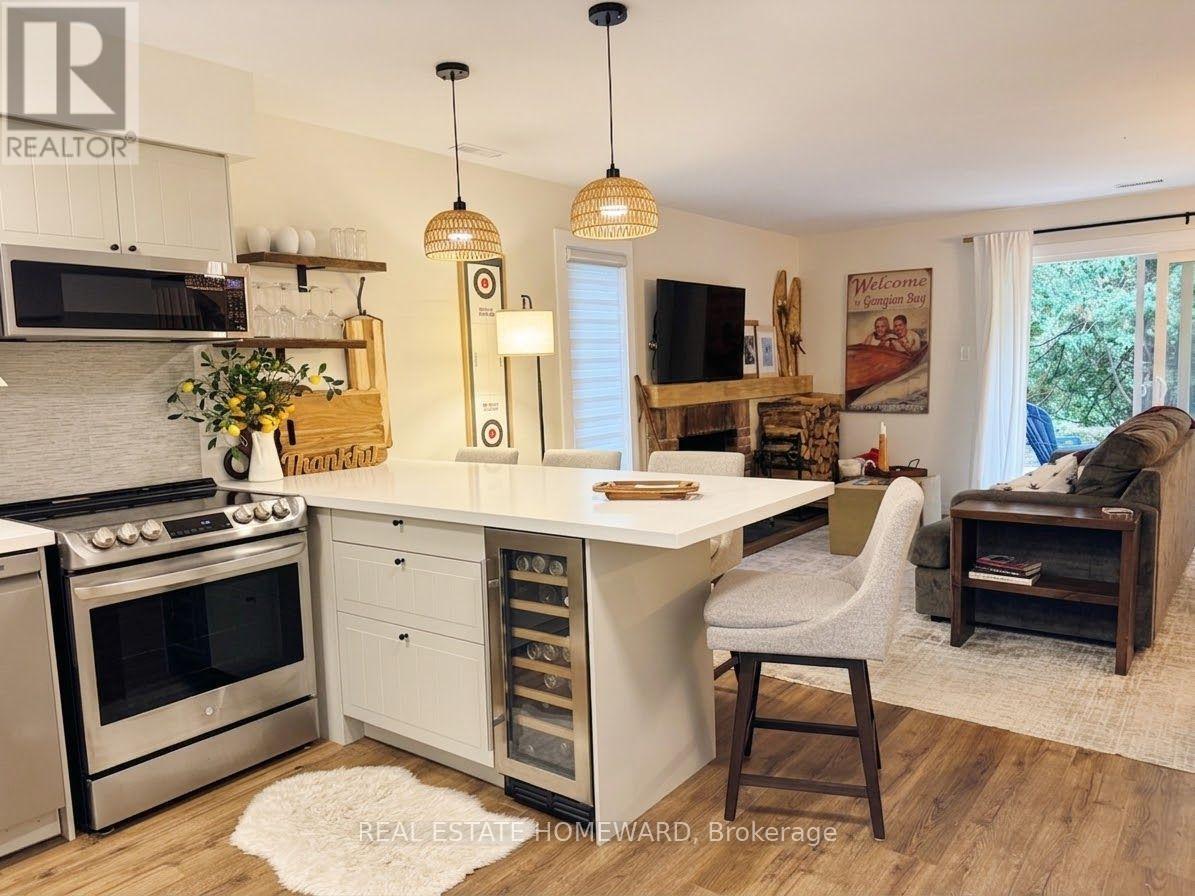 130 ESCARPMENT CRESCENT - 2