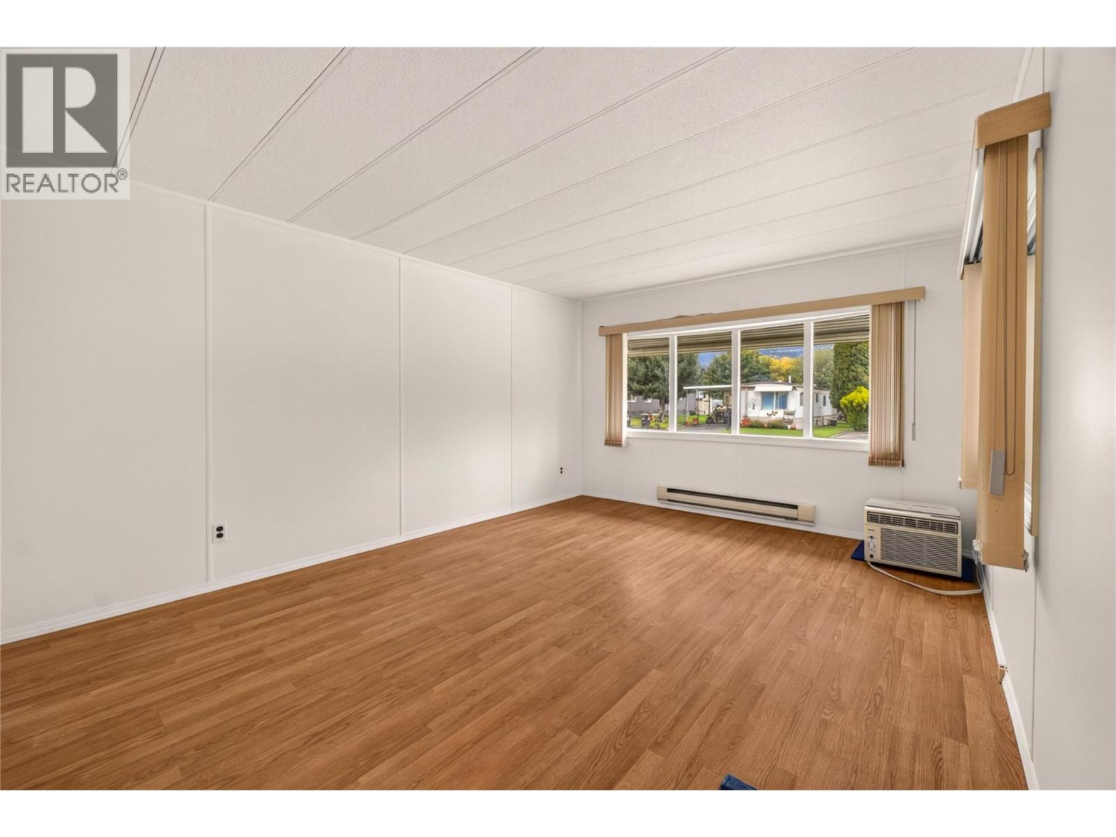 #207 197 Dauphin Avenue - 13