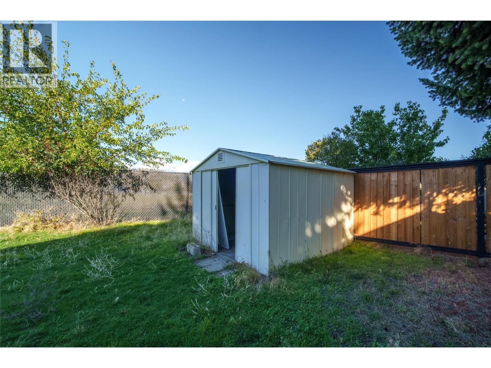 #207 197 Dauphin Avenue - 28