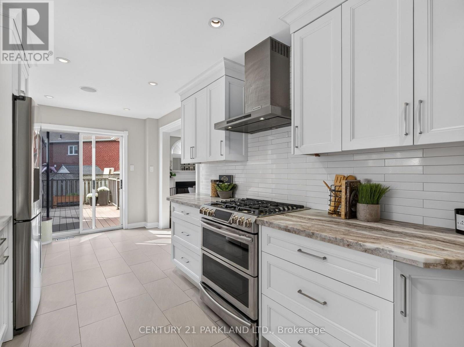 228 Rosemount Avenue, Toronto, ON photo 9