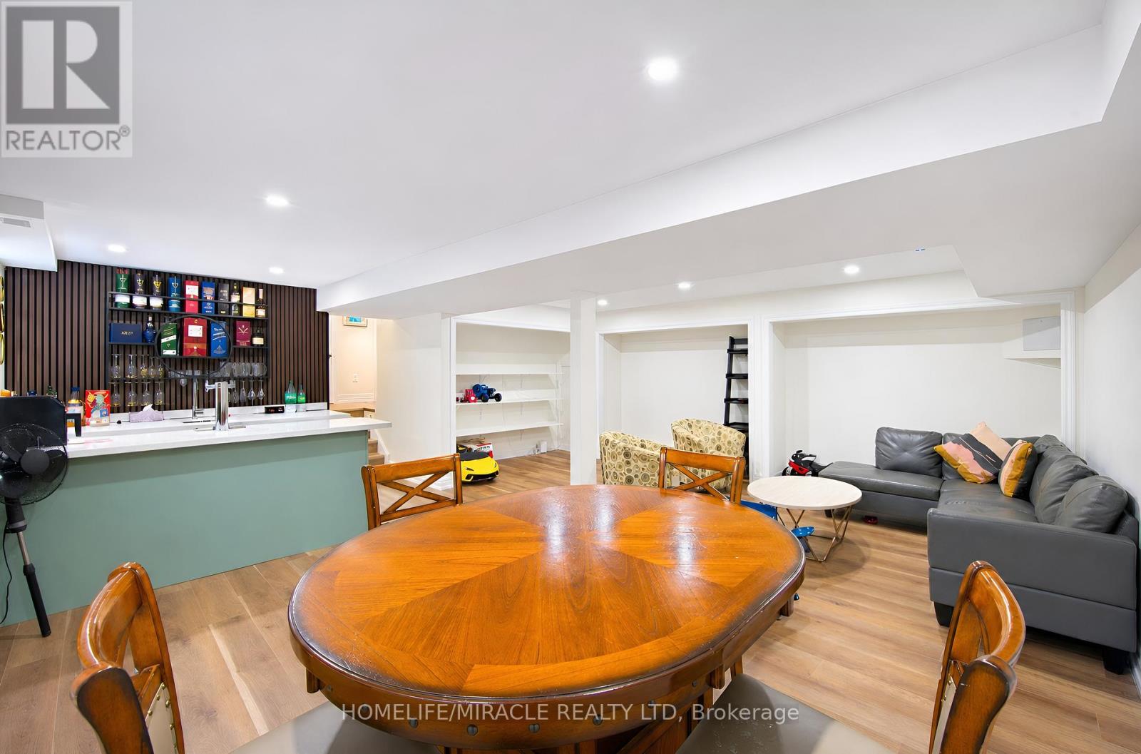 29 HOLMES DRIVE - 37