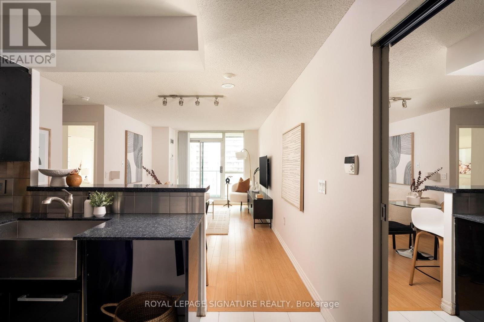 601- 17 Michael Power Place, Toronto, ON photo 5