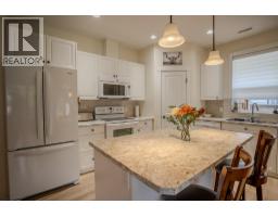 4pc Bathroom - 2620 Rosewood Avenue, Kamloops, BC V2B0C4 Photo 9