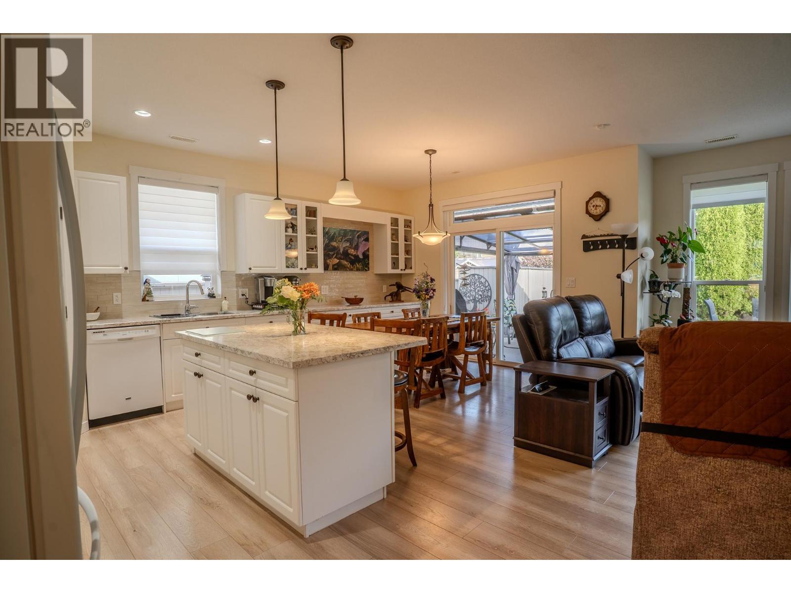 2620 ROSEWOOD Avenue - 8
