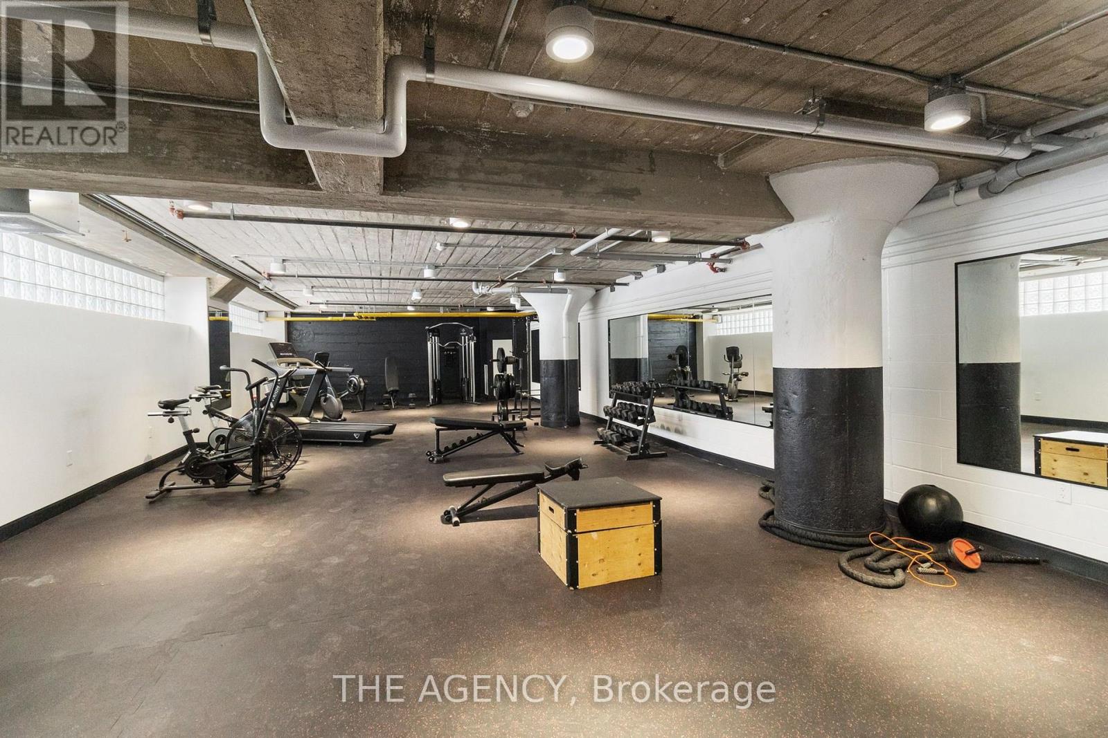 120 Huron Street — photo 28