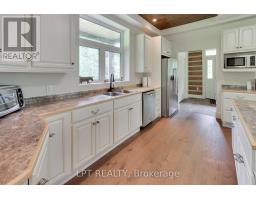 1039 Ben Lake Road E, Gravenhurst, ON P1P1R3 Photo 12