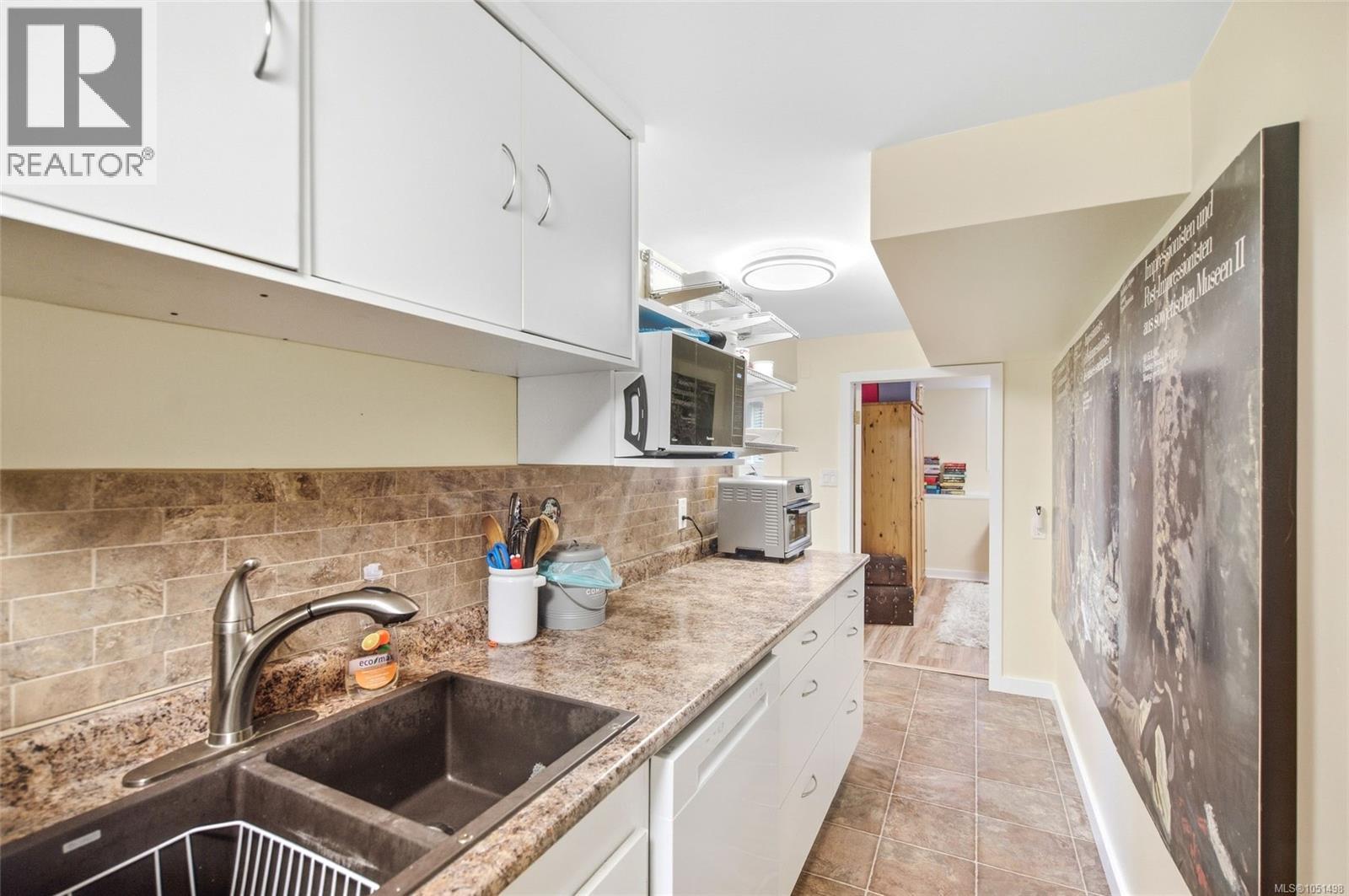 663 Maple St - Image 23