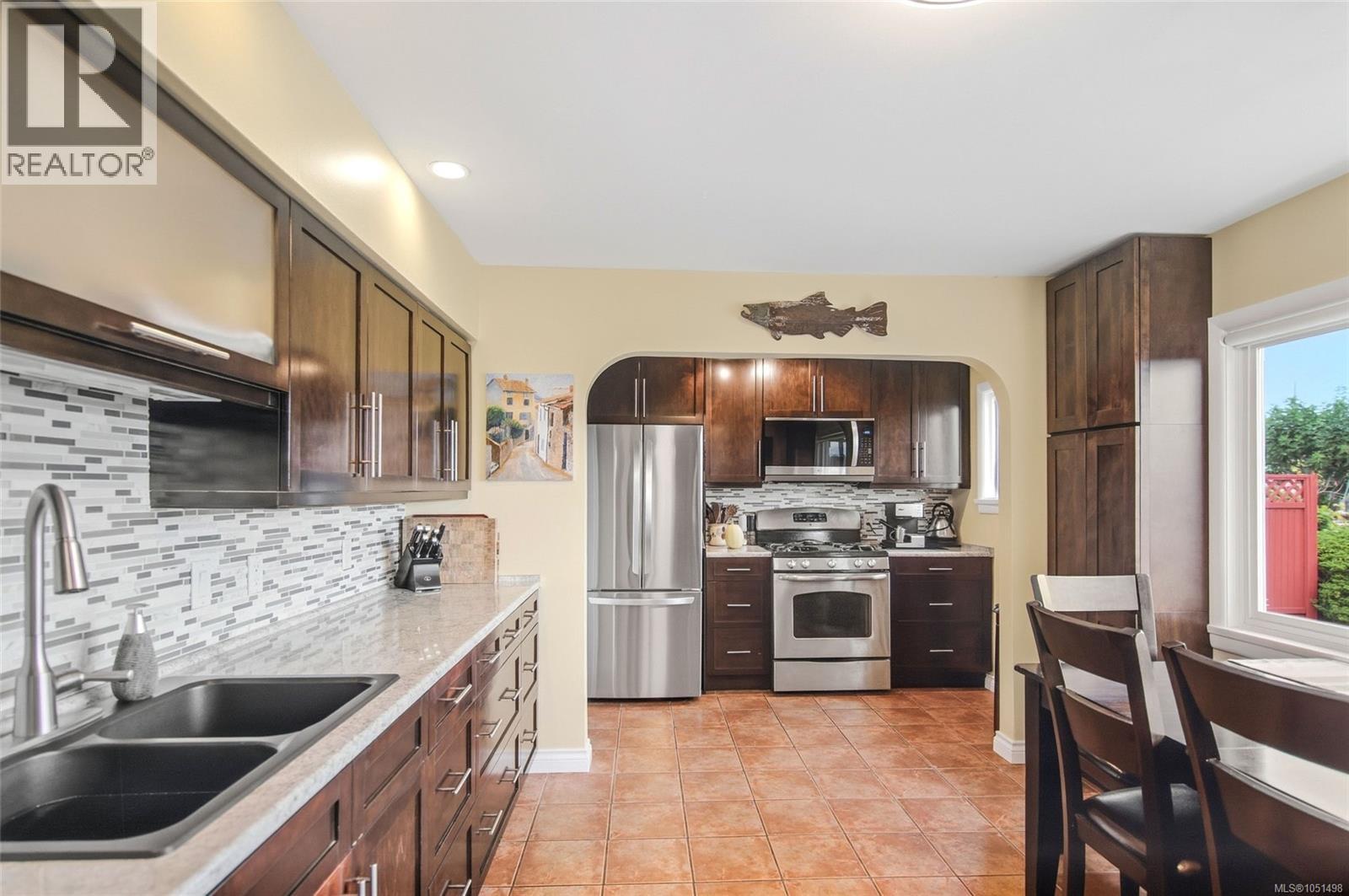 663 Maple St - 11