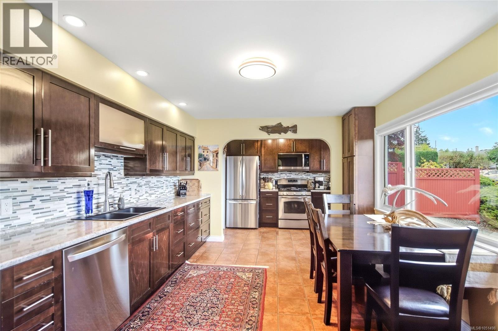 663 Maple St - 10