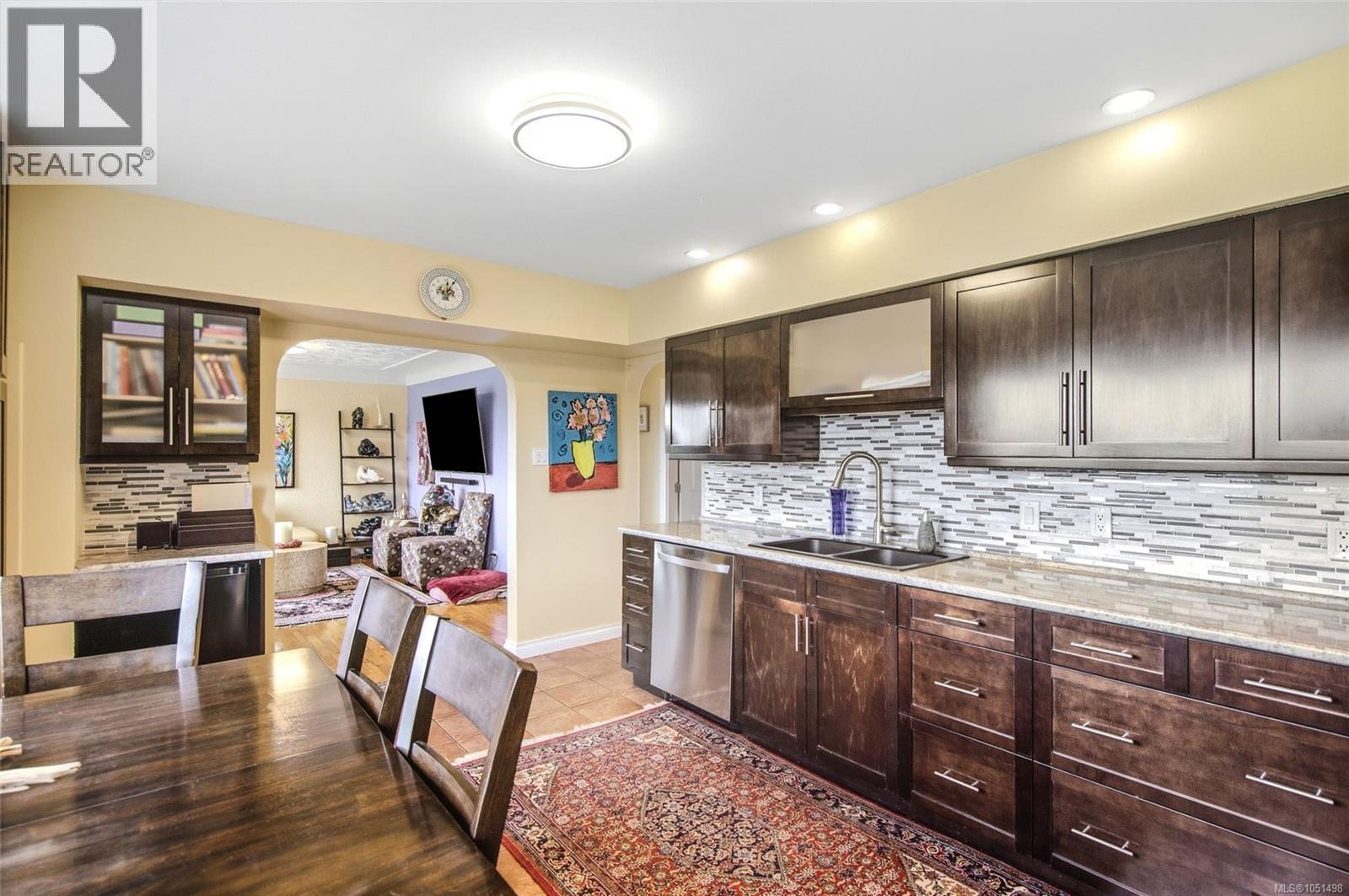 663 Maple St - 9