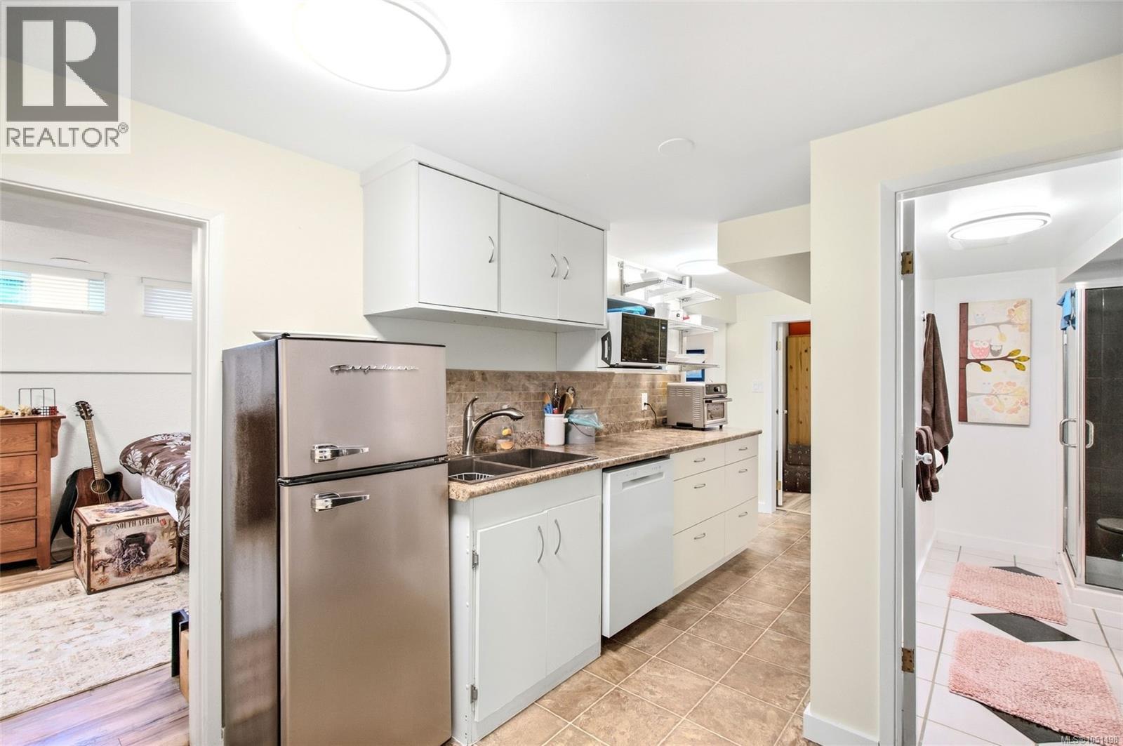 663 Maple St - Image 21