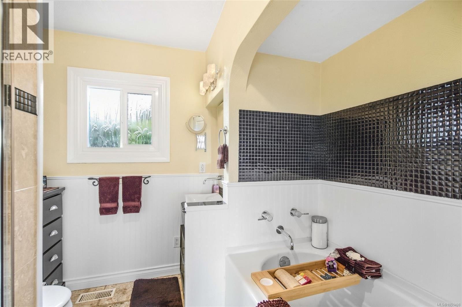 663 Maple St - Image 17