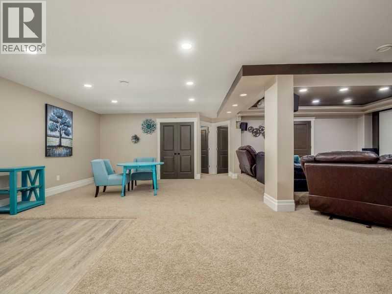 521 12 Ave W - Image 10