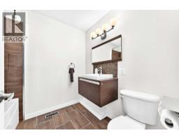 Laundry room - 8524 Berwick Road Nw, Calgary, AB T3K1E5 Photo 12