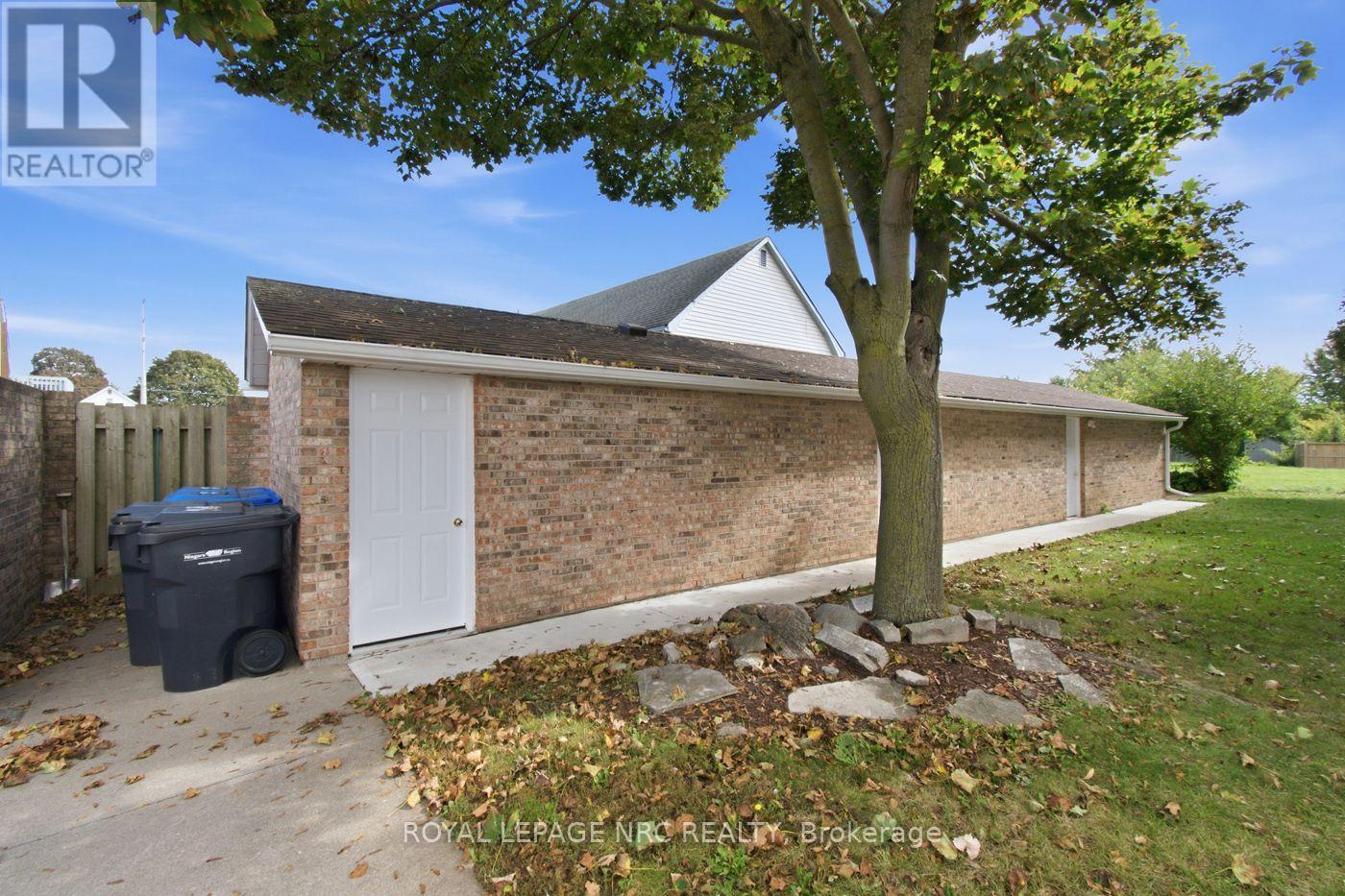 #301 301-1061 VANSICKLE ROAD N - 23