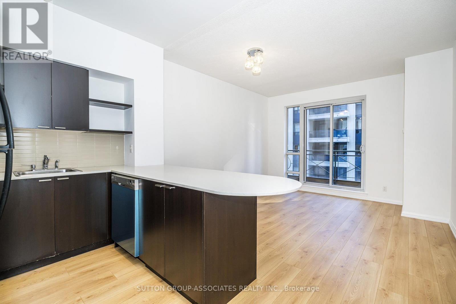 1110- 35 Hayden Street, Toronto, ON photo 4