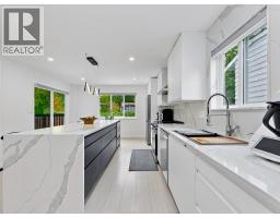 2045 Kirkstone Road, North Vancouver, BC V7J3M9 Photo 6
