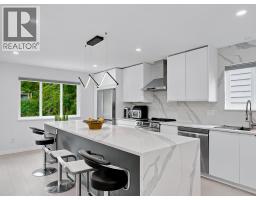 2045 Kirkstone Road, North Vancouver, BC V7J3M9 Photo 7