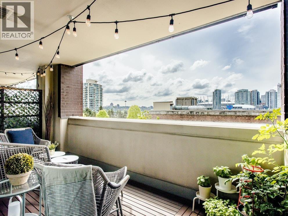 605 718 MAIN STREET, Vancouver - Image 1