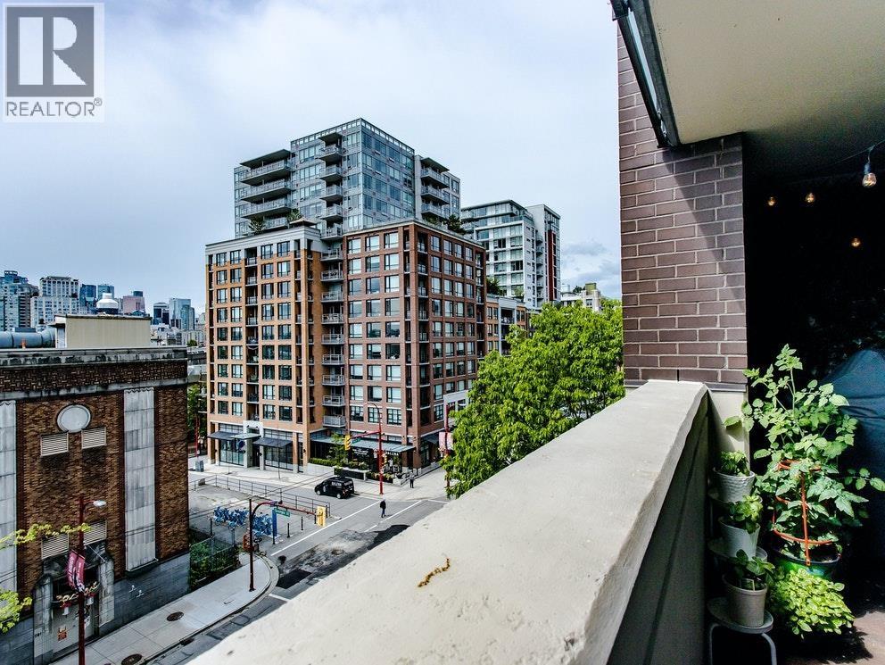 605 718 MAIN STREET, Vancouver - Image 1