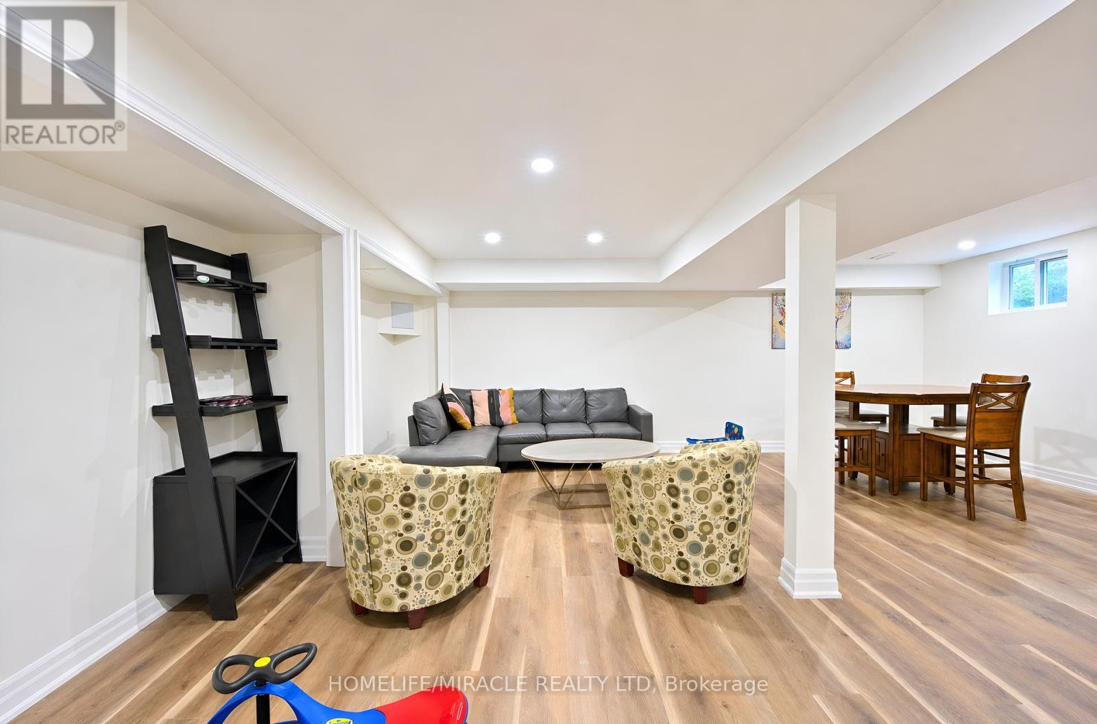 29 HOLMES DRIVE - 39