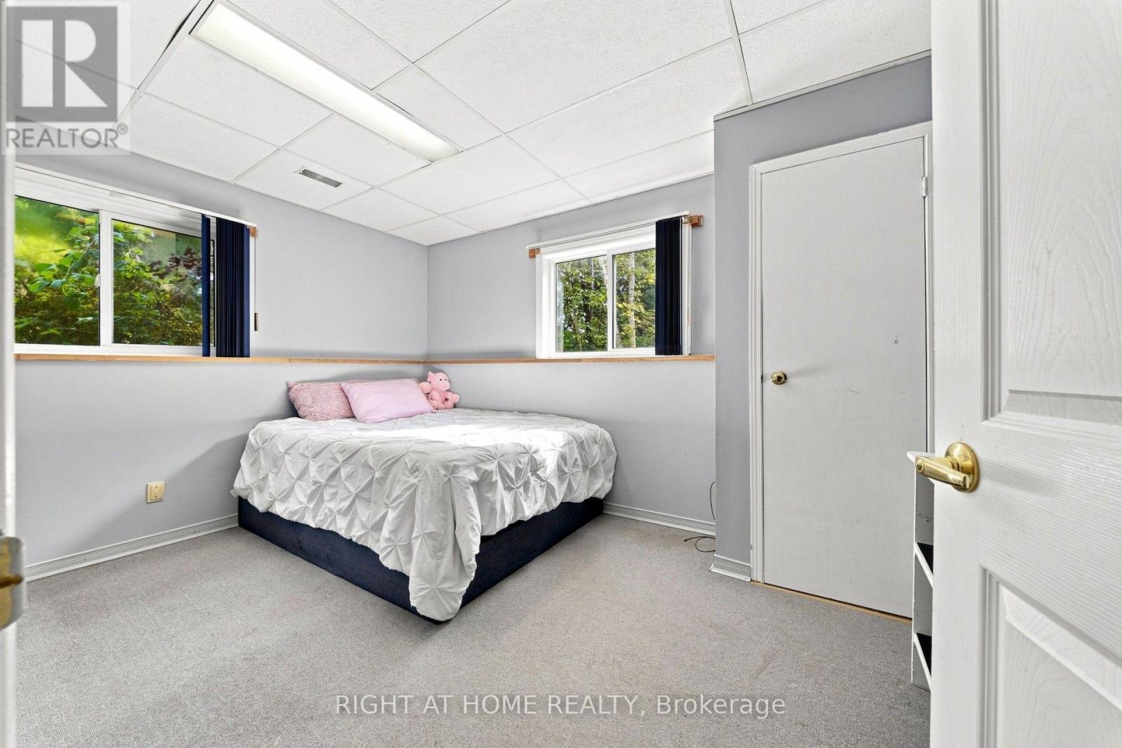 489 TWIN SISTERS LAKE ROAD - Image 27