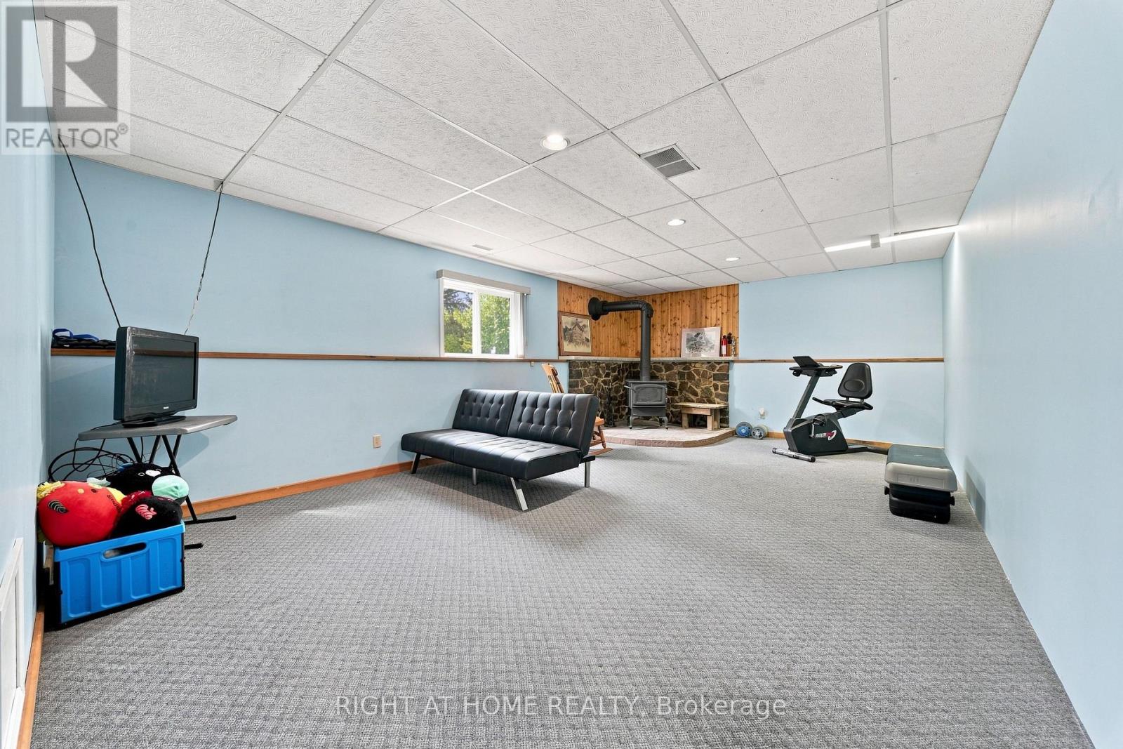 489 TWIN SISTERS LAKE ROAD - Image 30