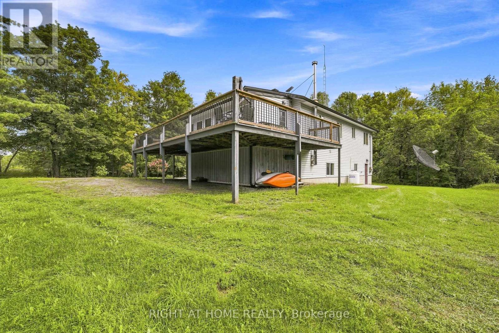 489 TWIN SISTERS LAKE ROAD - Image 37