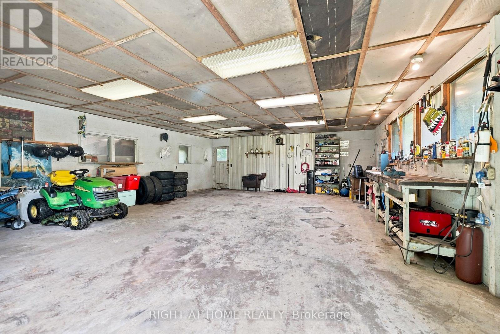 489 TWIN SISTERS LAKE ROAD - Image 40