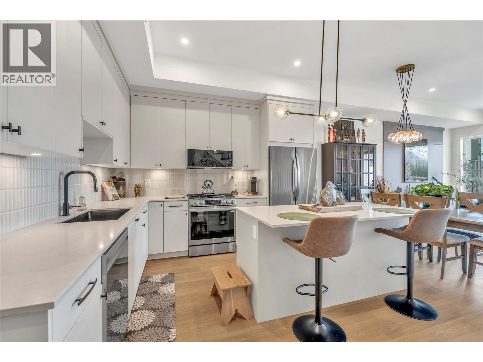 386 Chardonnay Avenue, Oliver