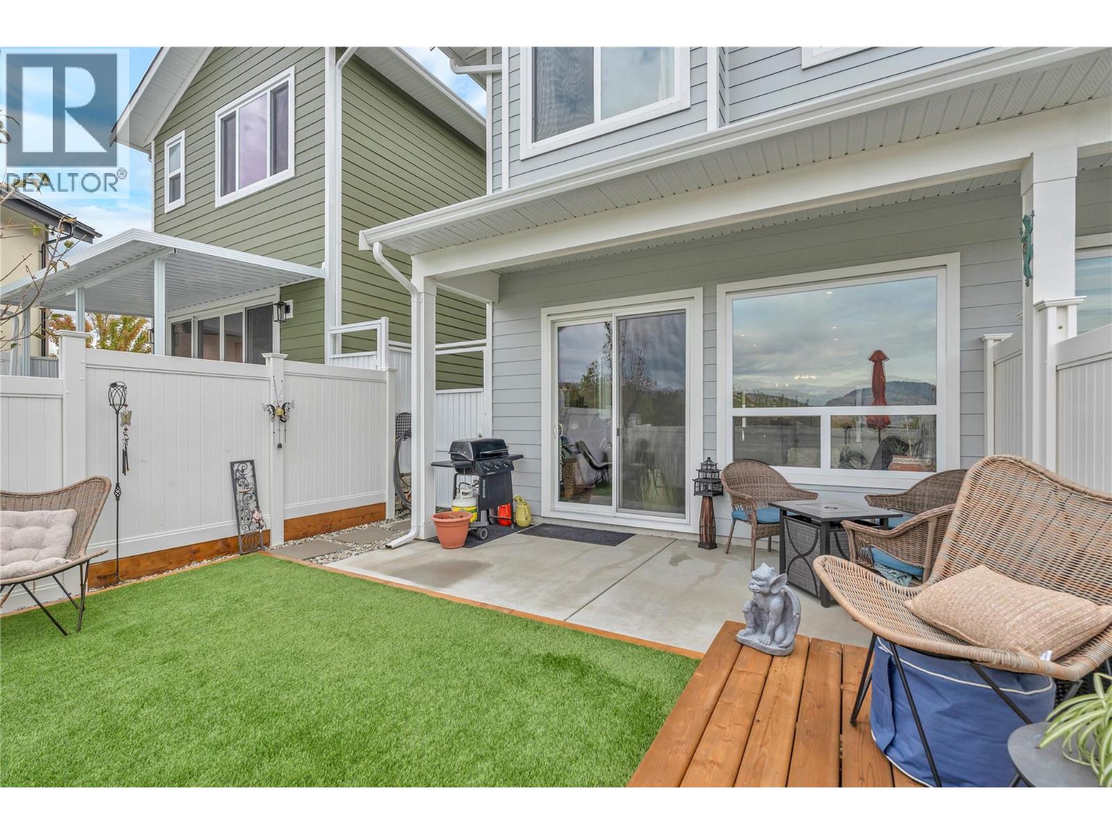 386 Chardonnay Avenue, Oliver