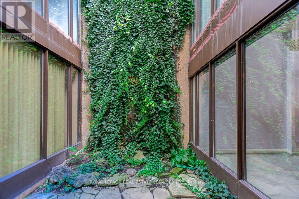 #6 48 GRANBY STREET - 43