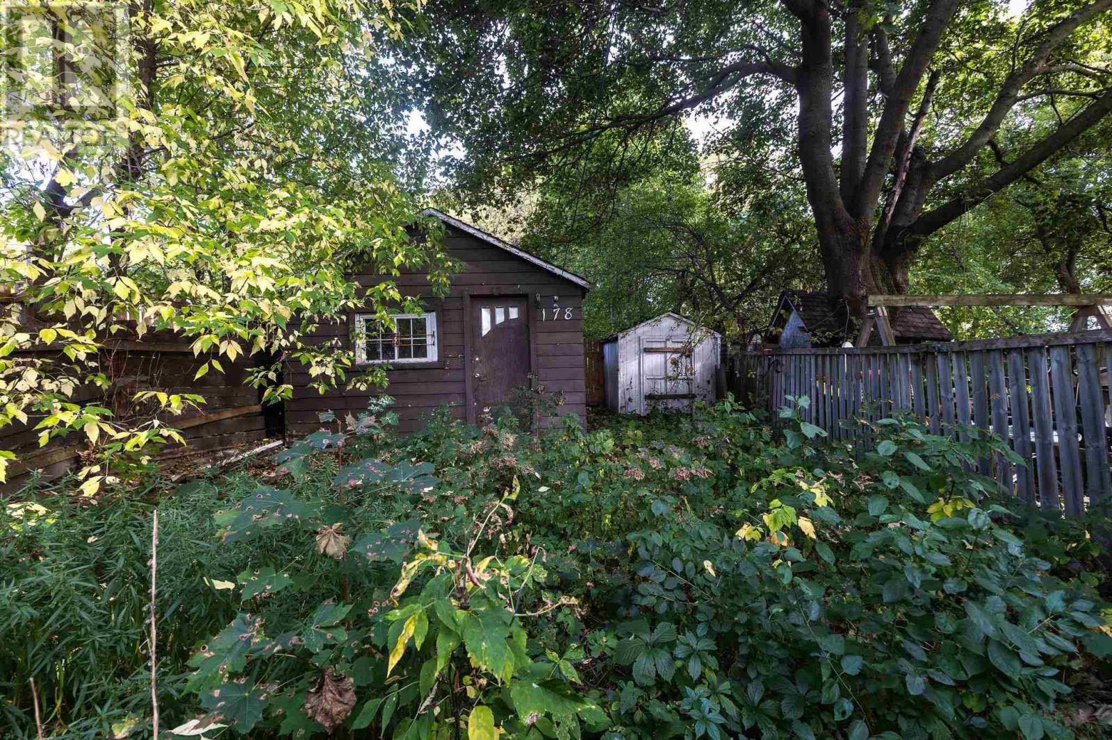 178 Dennis St — photo 25
