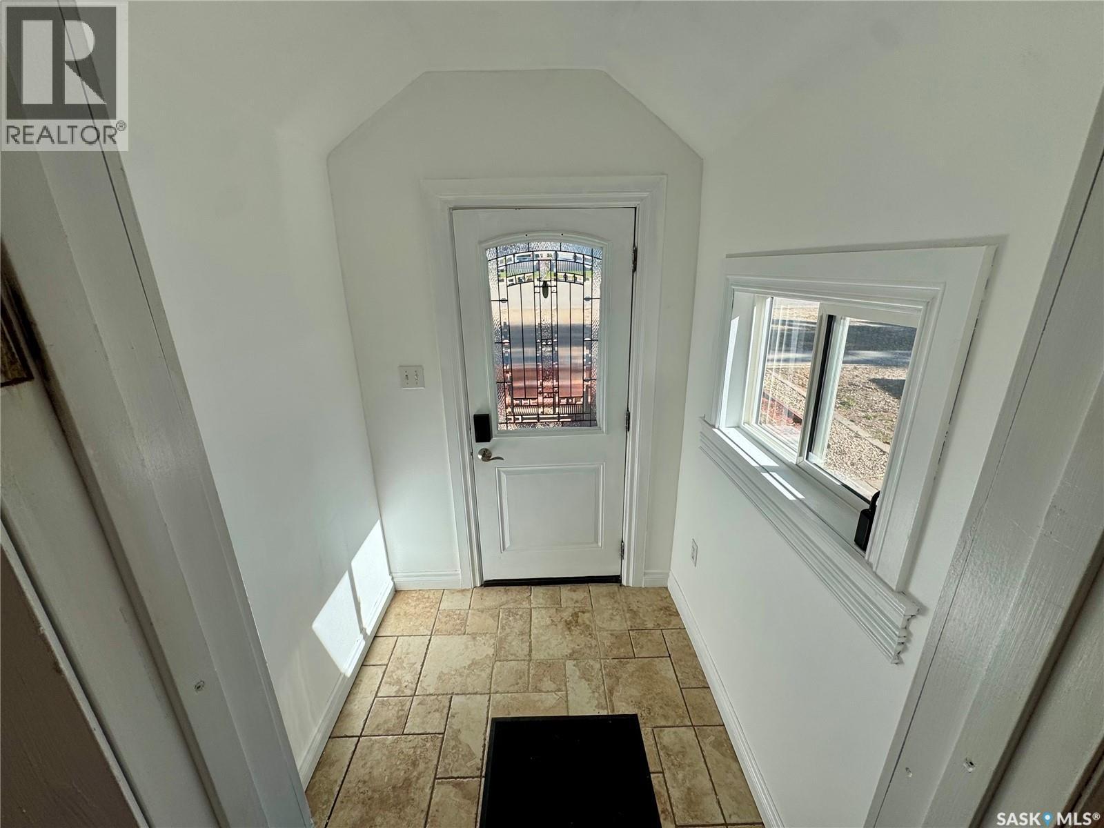 365 Keats STREET, Southey — photo 2