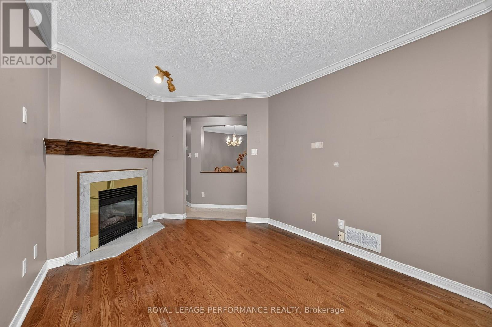 59 GRENADIER WAY - 10