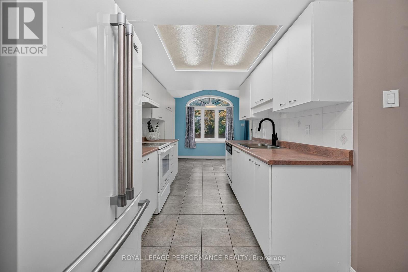 59 GRENADIER WAY - 14
