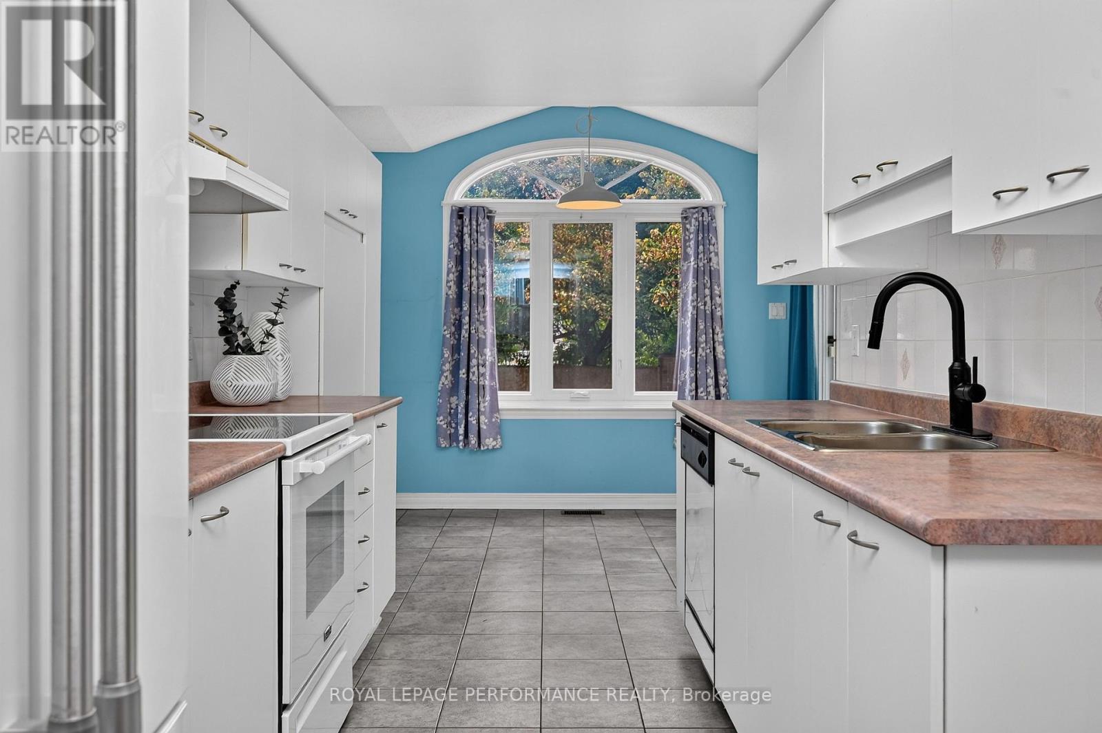 59 GRENADIER WAY - 15