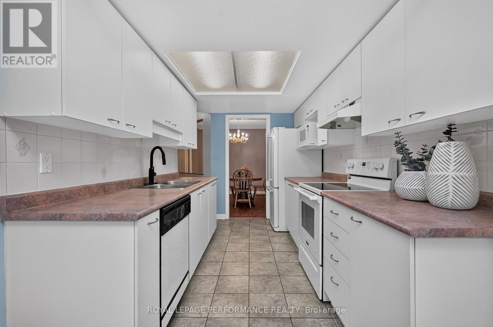 59 GRENADIER WAY - 16