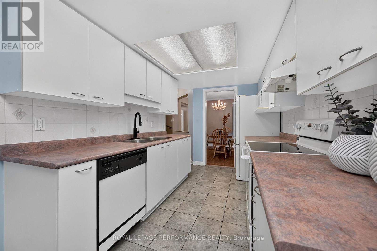 59 GRENADIER WAY - 17