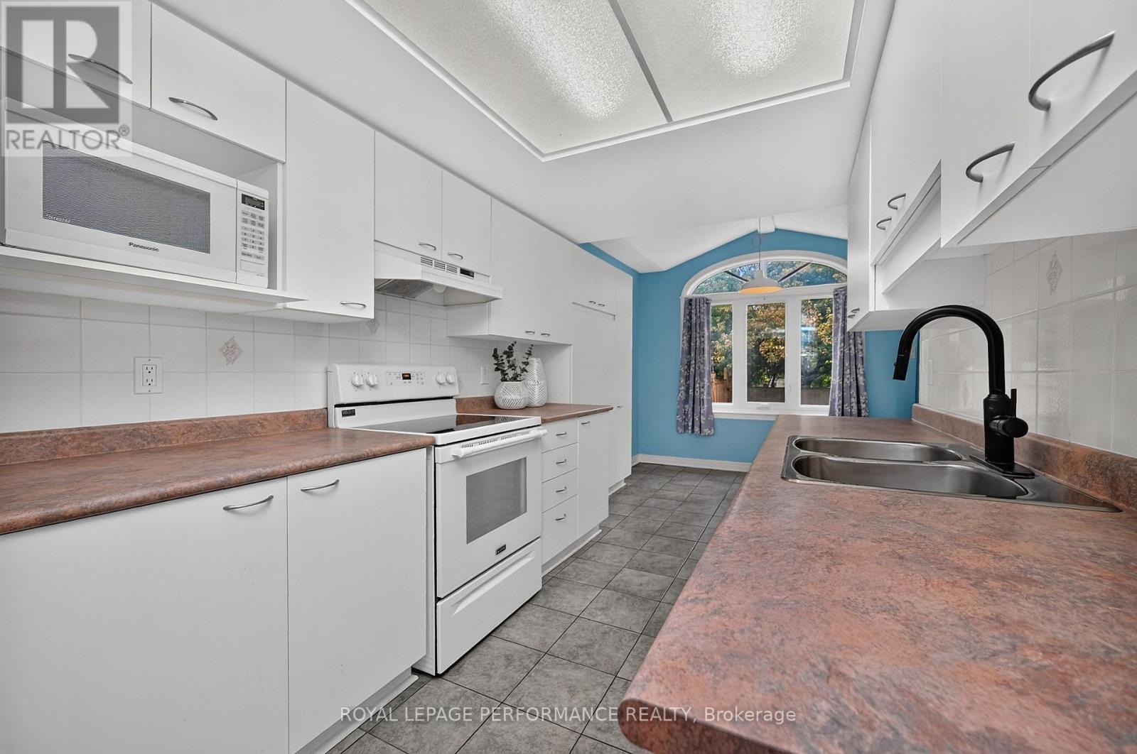 59 Grenadier Way