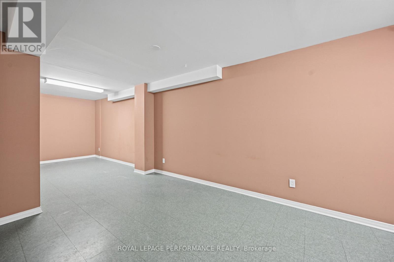 59 GRENADIER WAY - 35