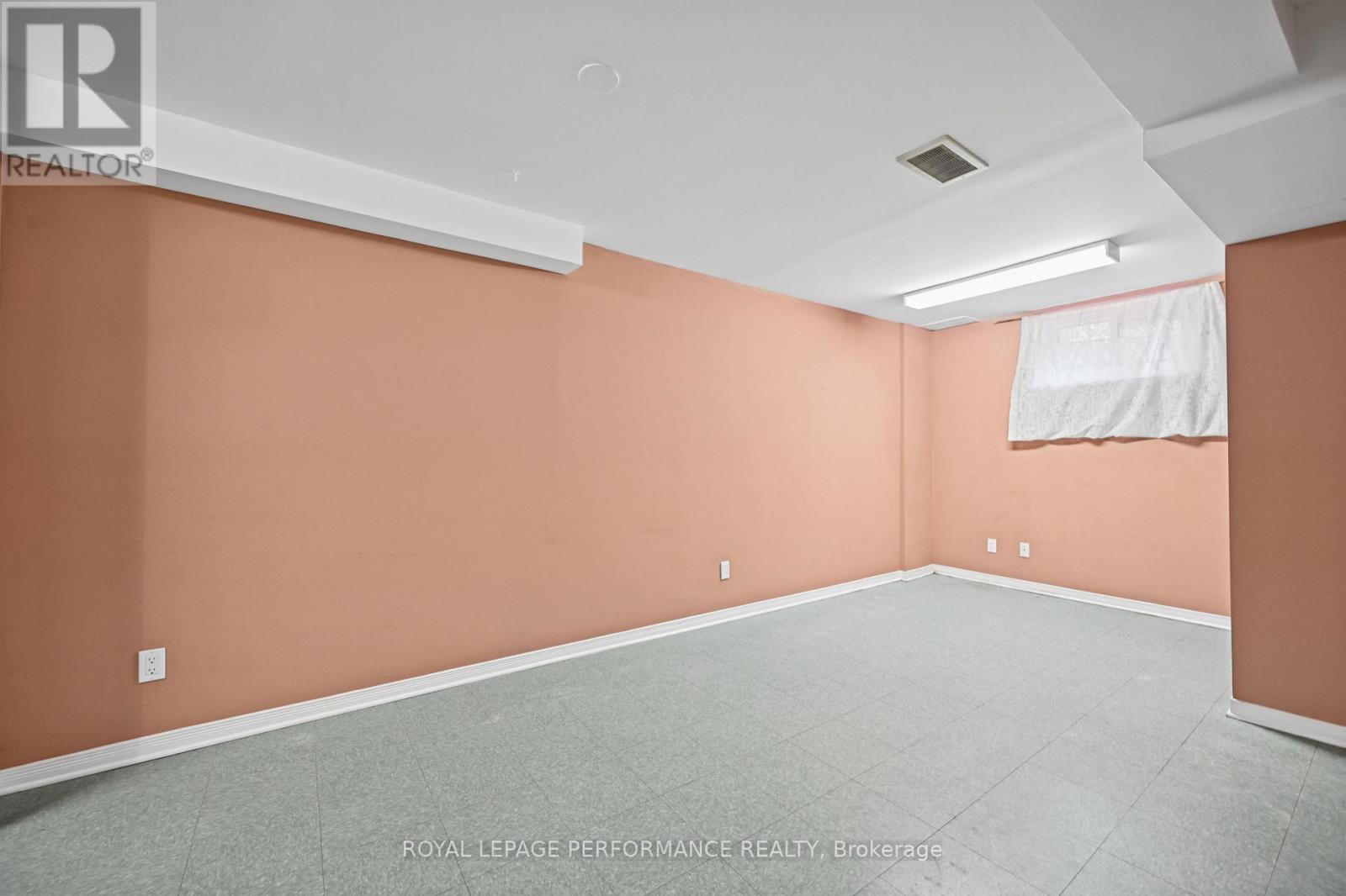 59 GRENADIER WAY - 36