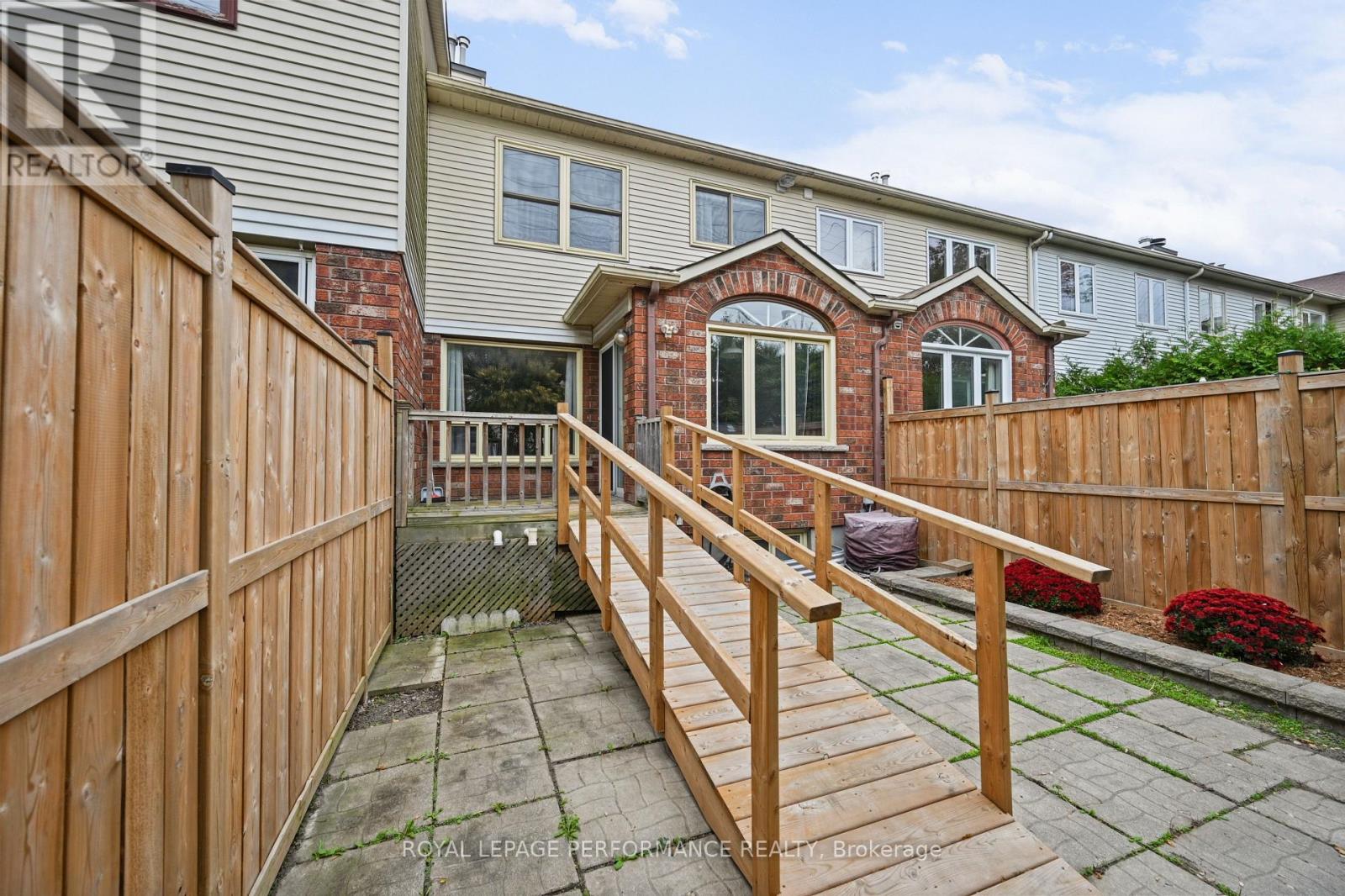59 GRENADIER WAY - 40