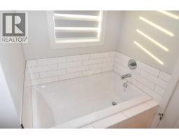 160 Belvedere Drive Se, Calgary, AB T2A7L5 Photo 32